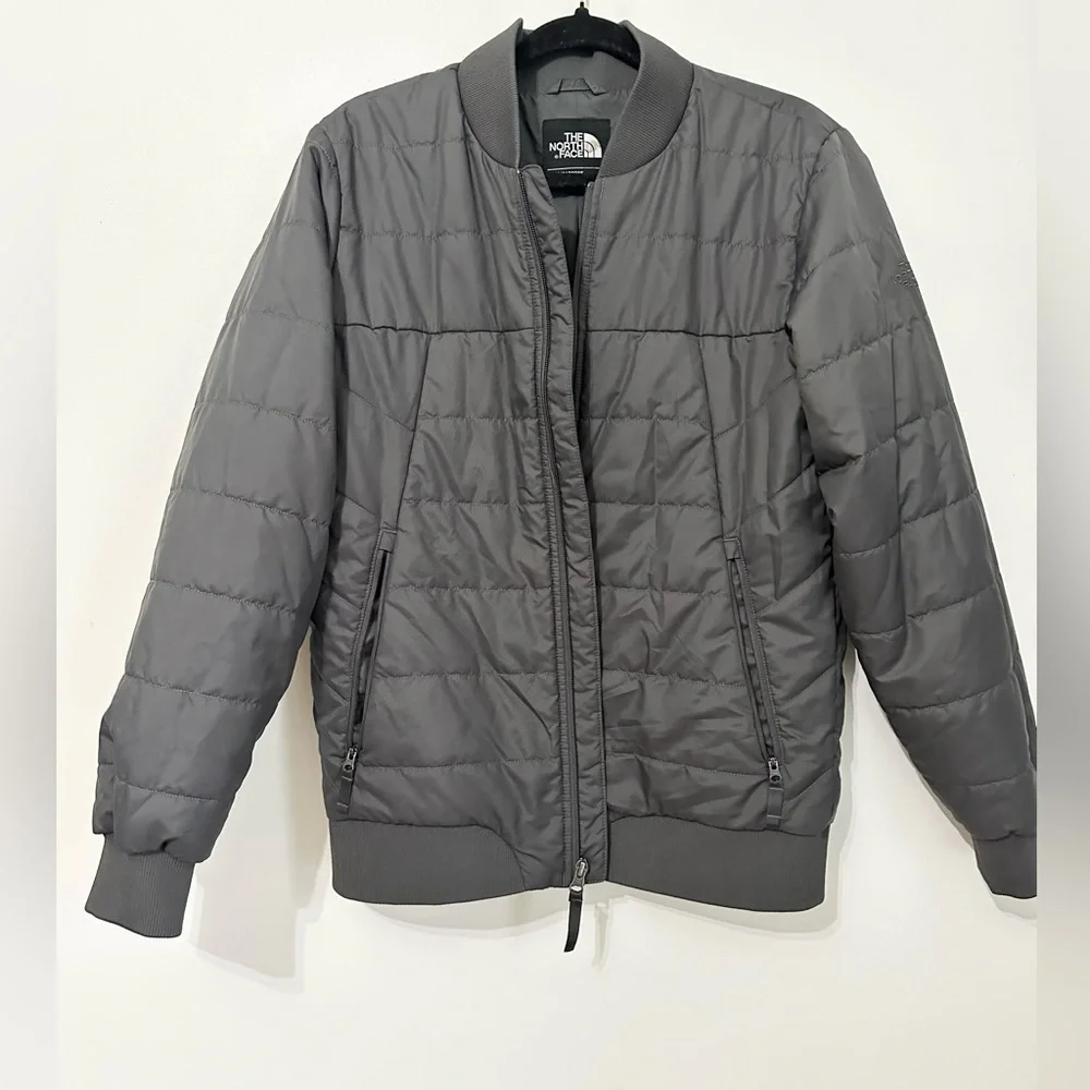 The north face bomber jacket puffer size XL boys (18/20) winter outdoors